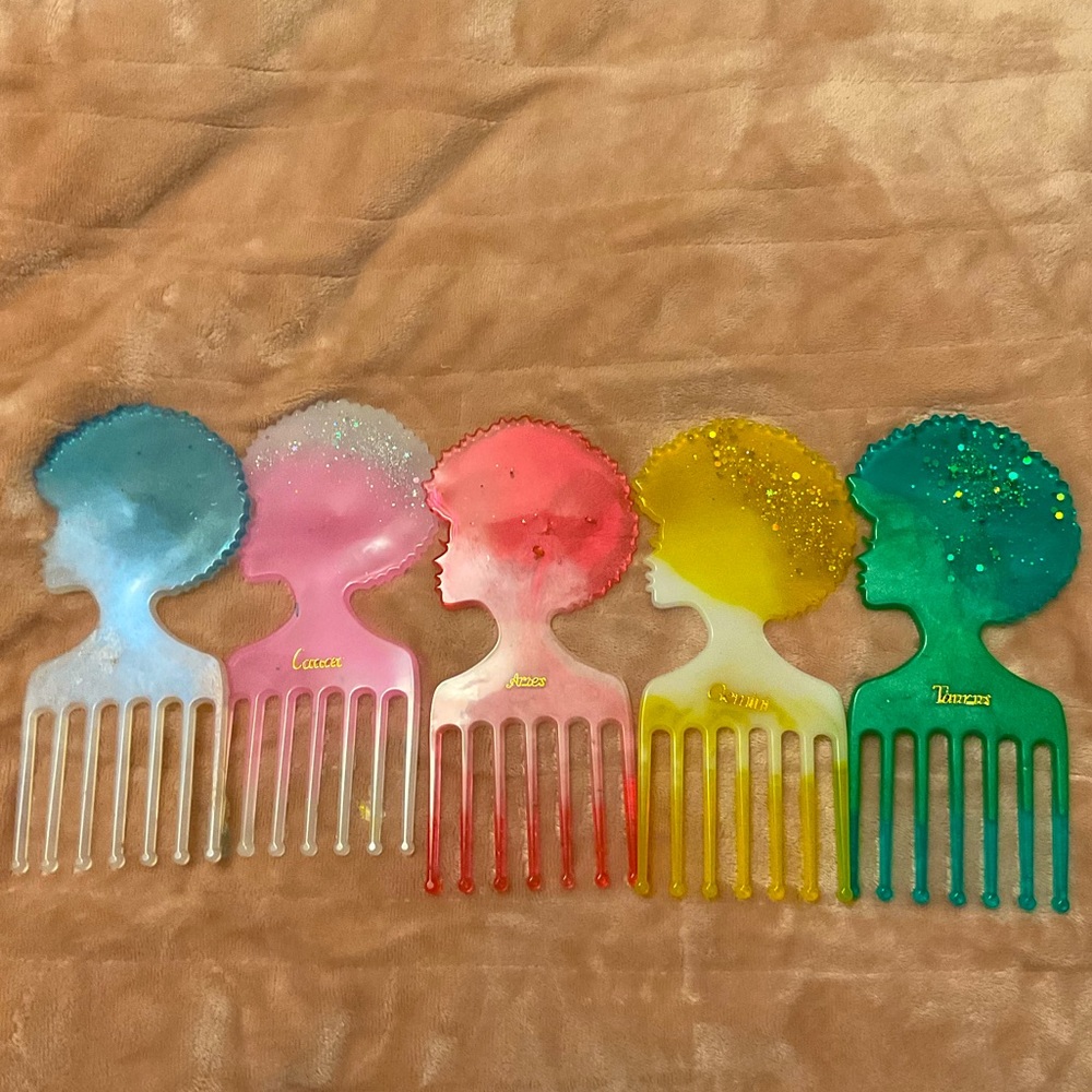 CUSTOM Zodiac Afro Comb - Female Afro